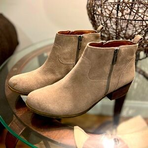 Lucky Brand 
Ankle boot